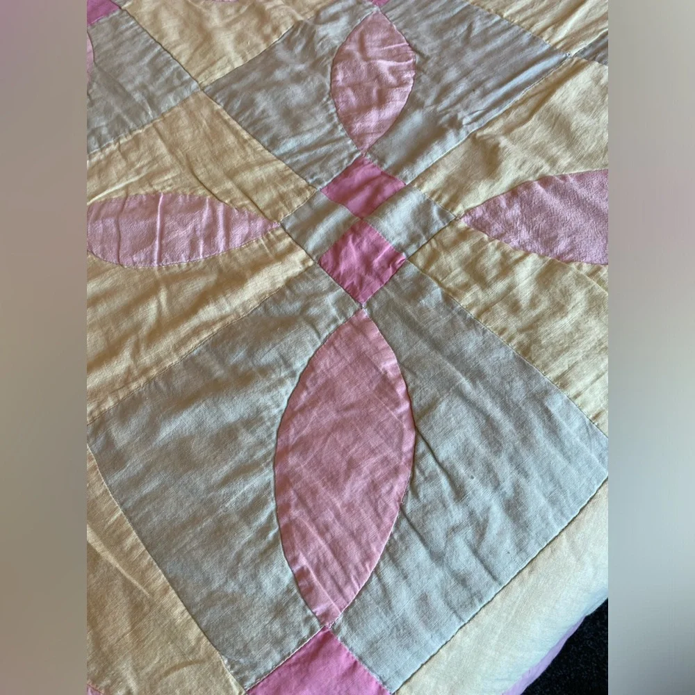 Elegant Pink and Cream Quilt Vintage 68”/77”